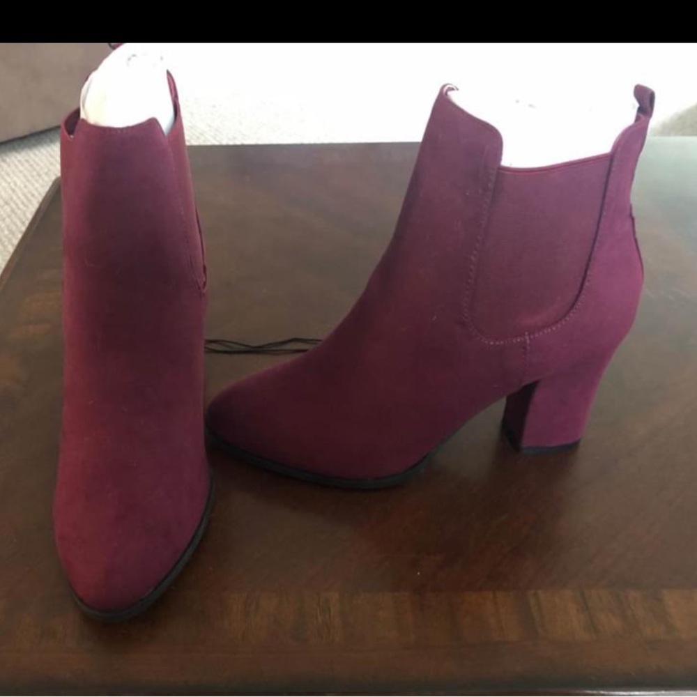 Women’s boots size 8 never worn